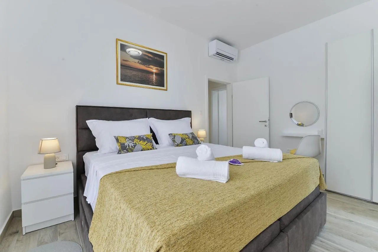 Luxury Villa Rita Regina With Heated Pool Near The Sea- By Ta Leut Agency Vrsi Croatia
