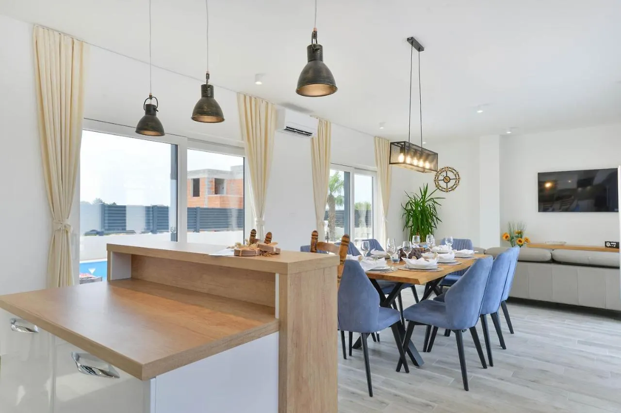 Luxury Villa Rita Regina With Heated Pool Near The Sea- By Ta Leut Agency Vrsi