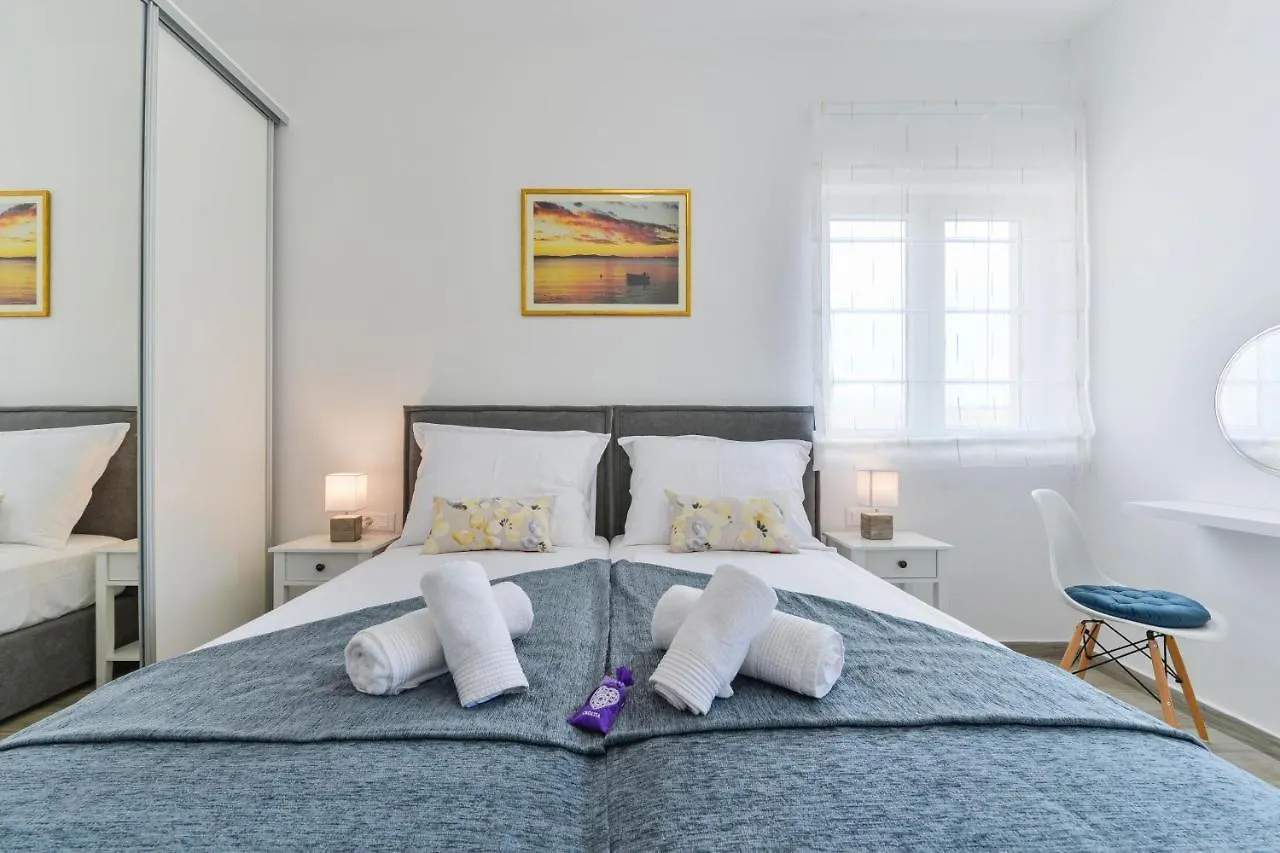 Luxury Villa Rita Regina With Heated Pool Near The Sea- By Ta Leut Agency Vrsi 0*,