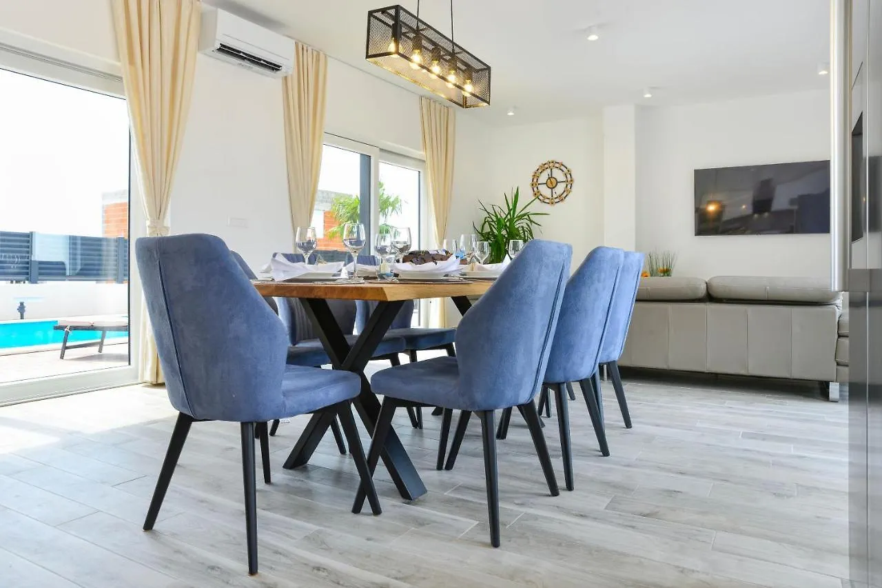 Luxury Villa Rita Regina With Heated Pool Near The Sea- By Ta Leut Agency Vrsi