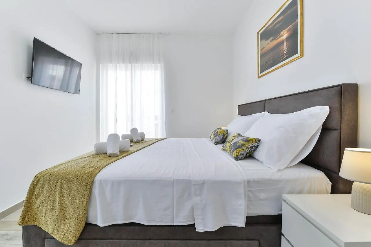 Luxury Villa Rita Regina With Heated Pool Near The Sea- By Ta Leut Agency Vrsi