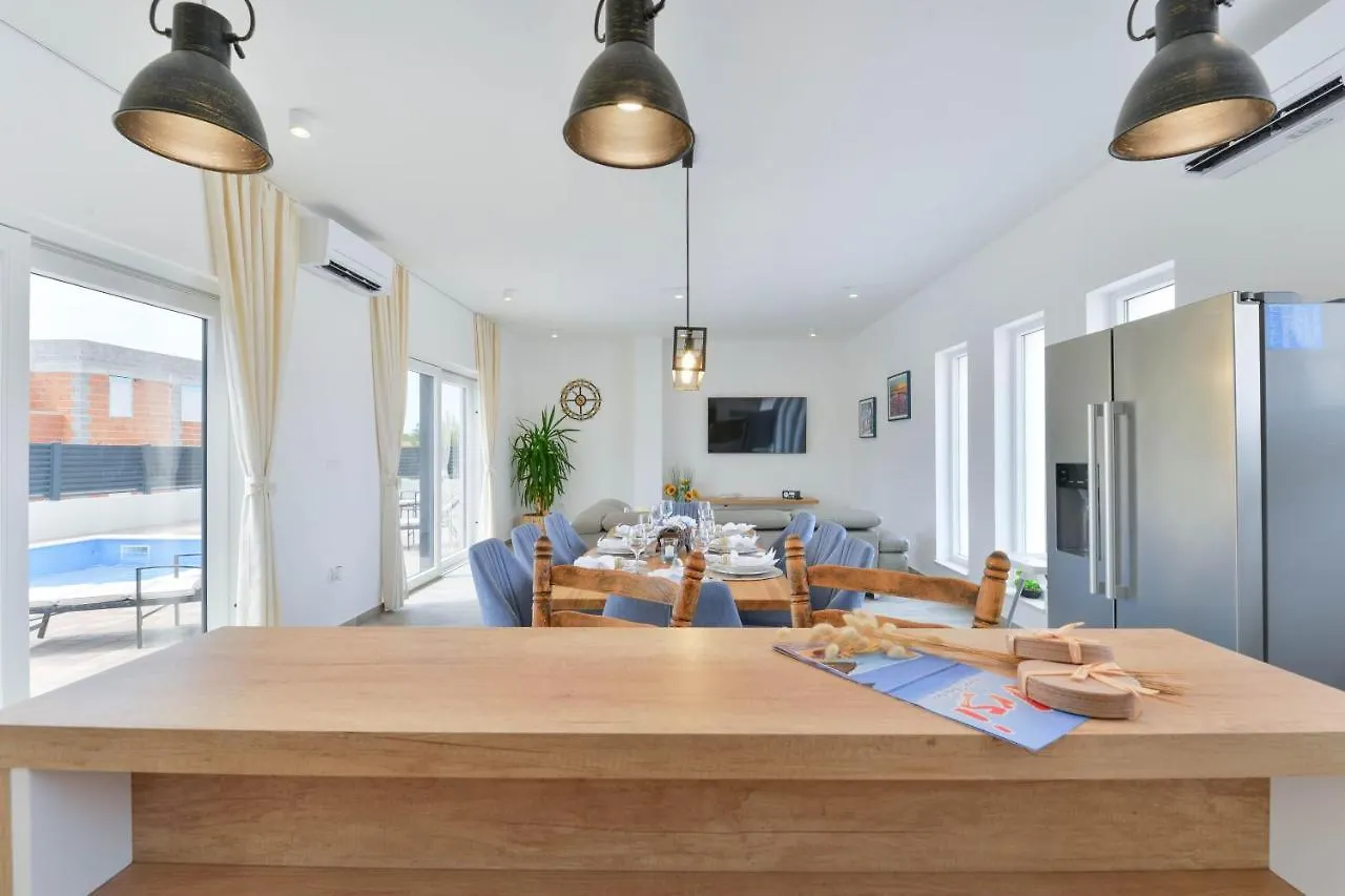Luxury Villa Rita Regina With Heated Pool Near The Sea- By Ta Leut Agency Vrsi 0*,