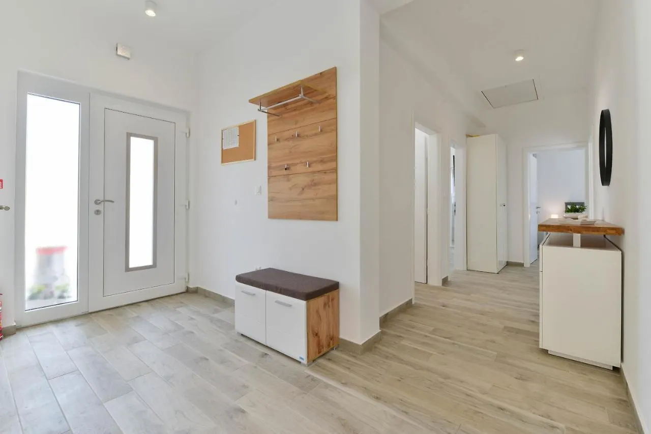 Luxury Villa Rita Regina With Heated Pool Near The Sea- By Ta Leut Agency Vrsi