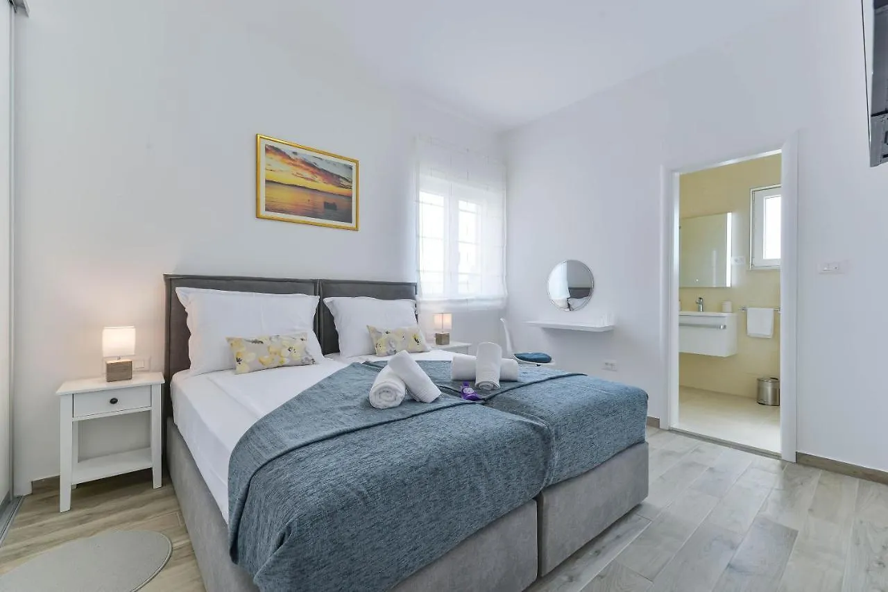 Luxury Villa Rita Regina With Heated Pool Near The Sea- By Ta Leut Agency Vrsi